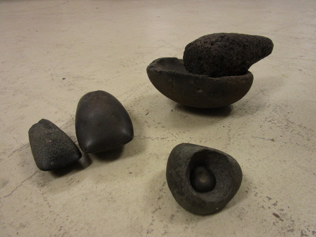 lot 114 image: NATIVE AMERICAN STONE ARTIFACTS