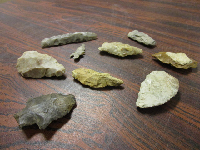 lot 115 image: NATIVE AMERICAN ARROWHEADS
