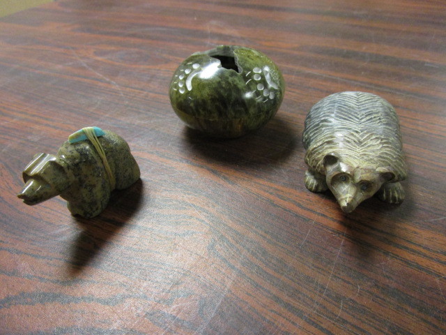 lot 116 image: NATIVE AMERICAN DECOR