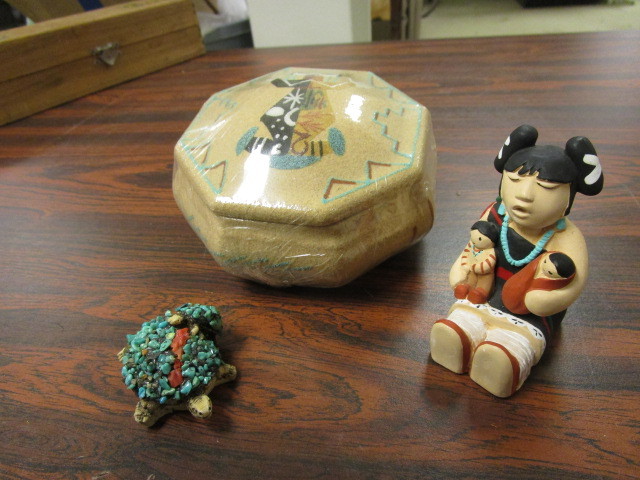 lot 117 image: NATIVE AMERICAN DECOR