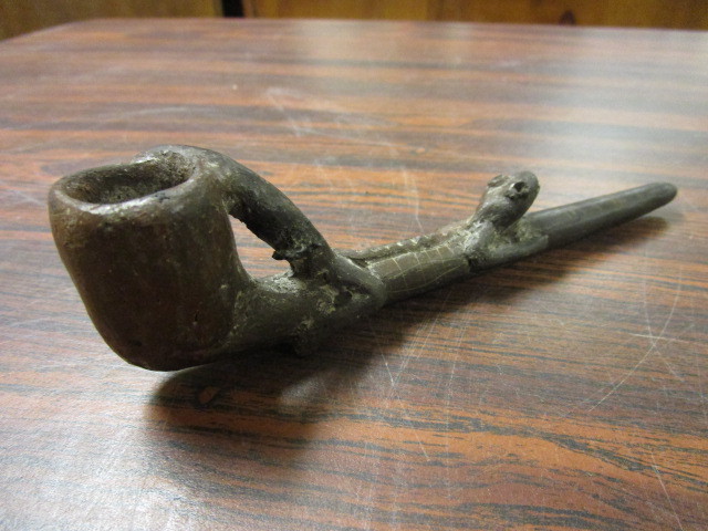 lot 118 image: NATIVE AMERICAN PIPE