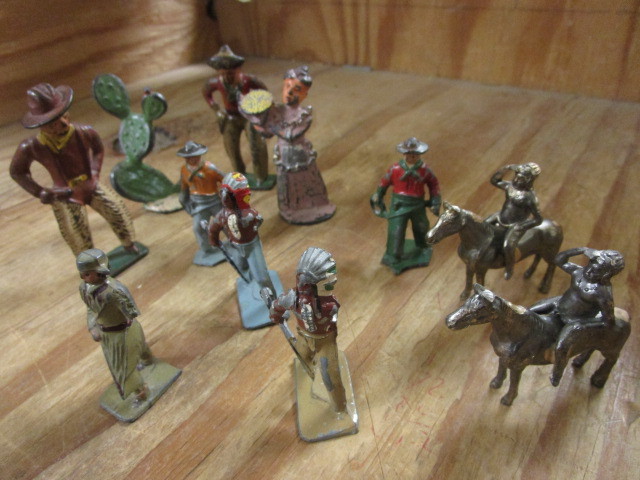 lot 128 image: VINTAGE COWBOY FIGURINES