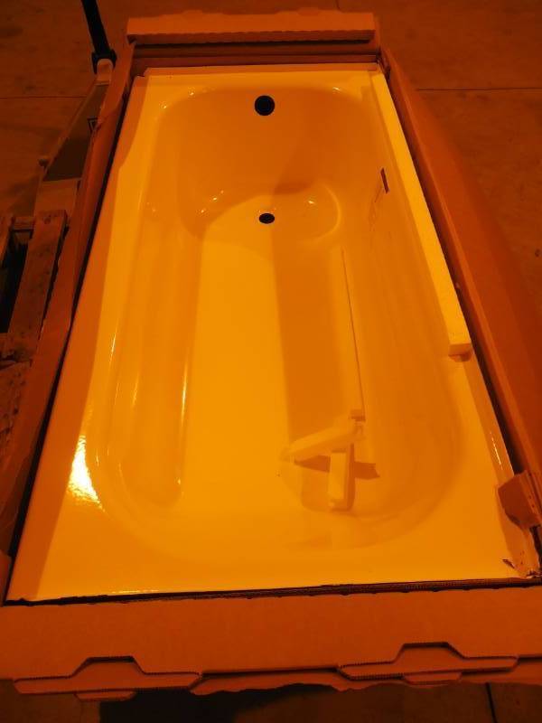 lot 3 image: Bootz Industries Maui 60 in. Left Drain Rectangular Alcove Soaking Bathtub in White