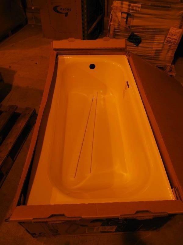 lot 4 image: Bootz Industries Maui 60 in. Left Drain Rectangular Alcove Soaking Bathtub in White