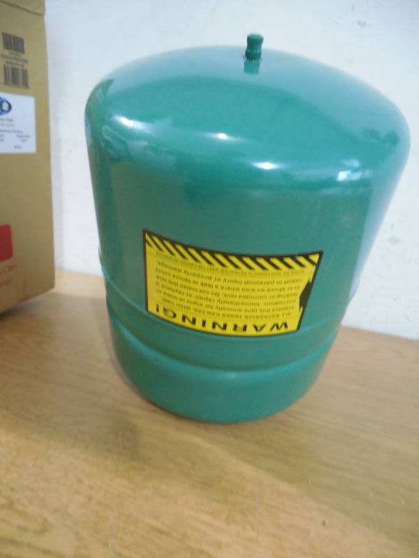 lot 34 image: Watts Pre-Charged Non-Potable Water Expansion Tank