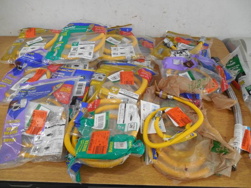 lot 58 image: ASSORTED GAS LINE CONNECTOR LOT