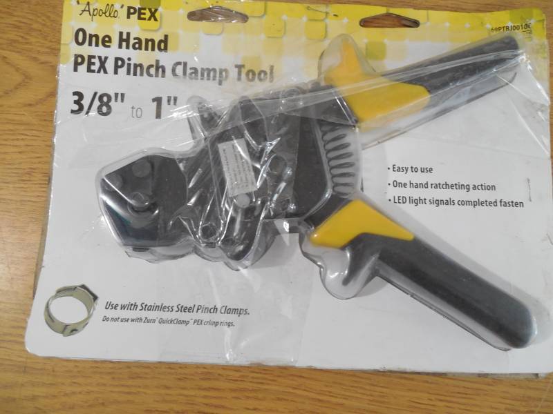 lot 68 image: Apollo 38 in. to 1 in. 1-Hand PEX Pinch Clamp Tool