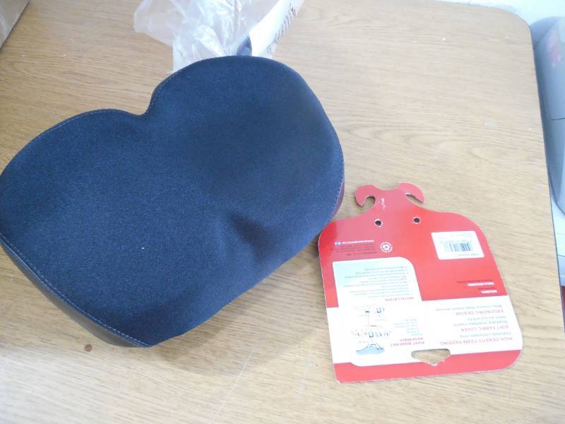 lot 85 image: Schwinn Cruise Noseless Saddle, Black