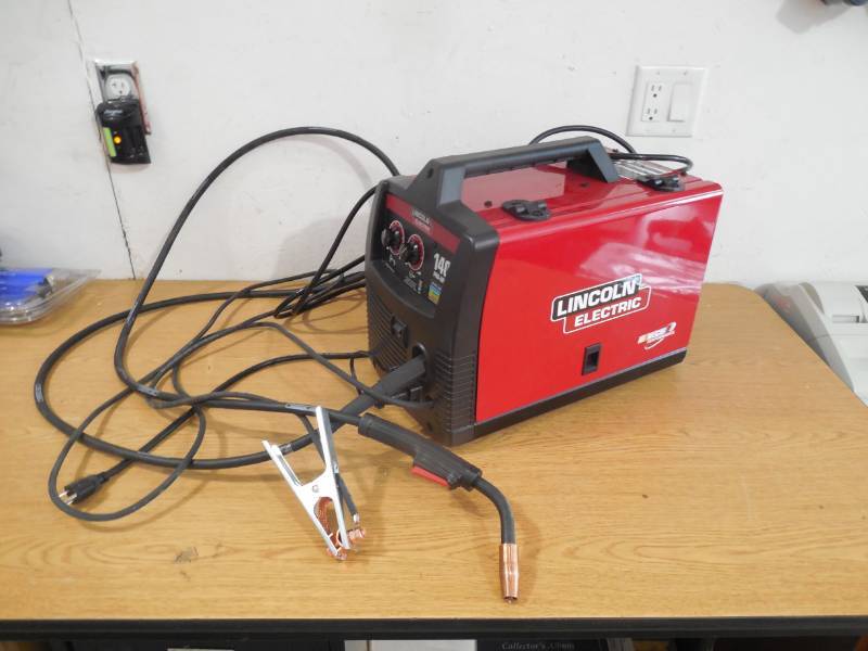lot 89 image: Lincoln Electric 120-Volt 140-Amp Mig Flux-cored Wire Feed Welder