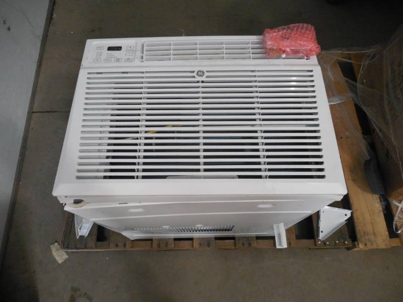 lot 91 image: GE 700-sq ft Window Air Conditioner (115-Volt 14000-BTU) ENERGY STAR