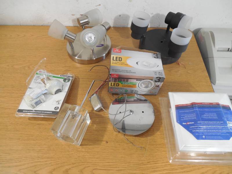lot 121 image: LIGHTING FIXTURE LOT