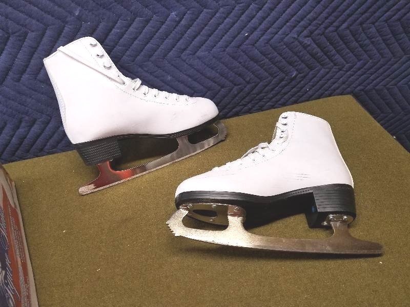 Ladies American Figure Skates