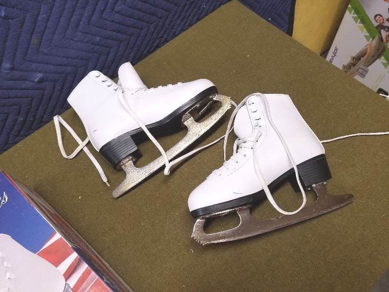 Ladies American Figure Skates