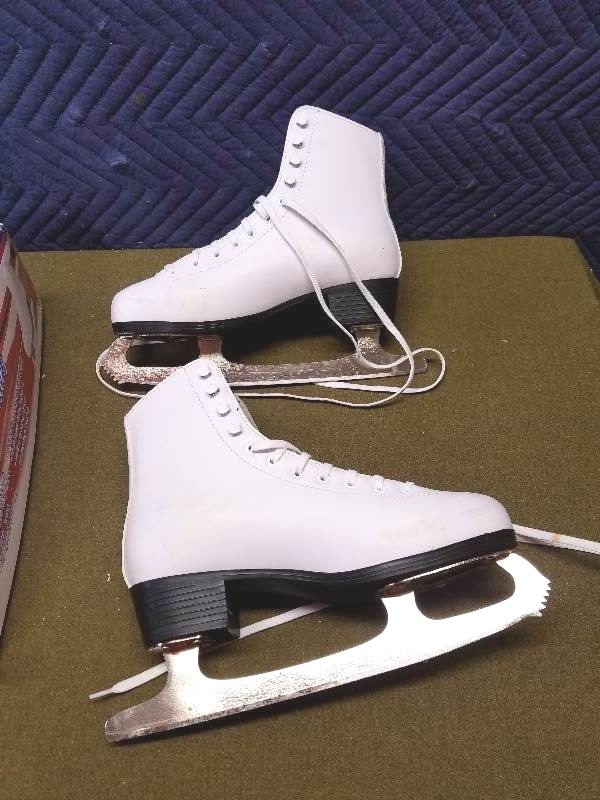 Ladies American Figure Skates