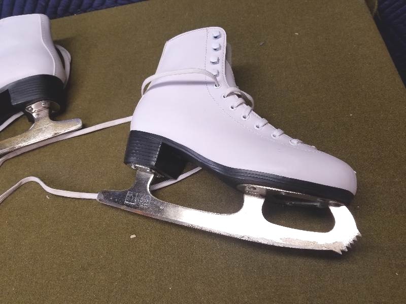 Ladies American Figure Skates