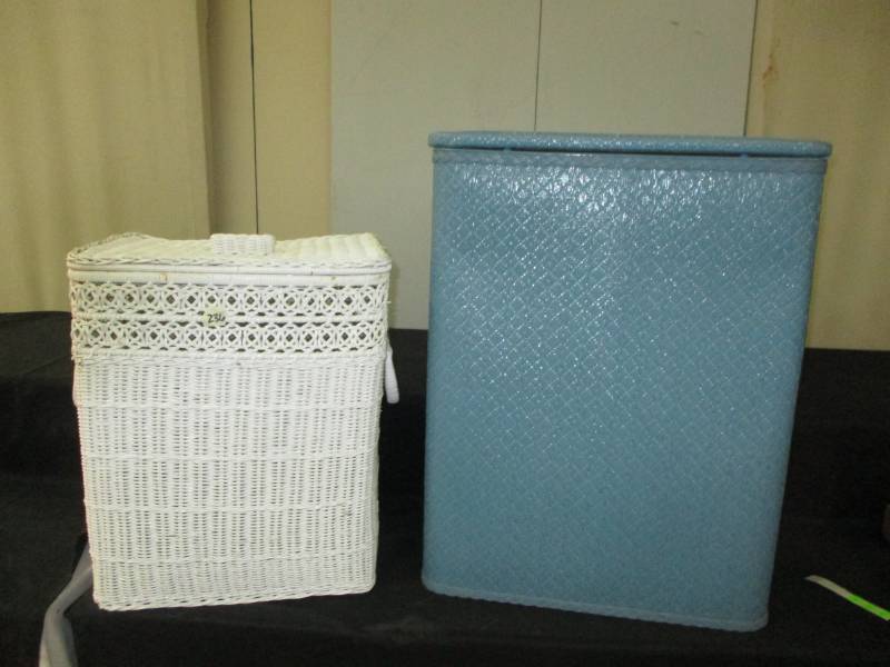 lot 9 image: Two Hampers