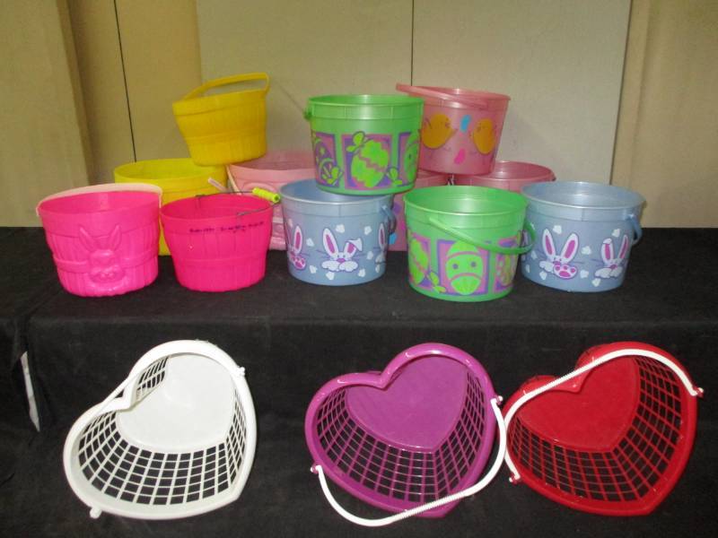 lot 16 image: Easter Buckets