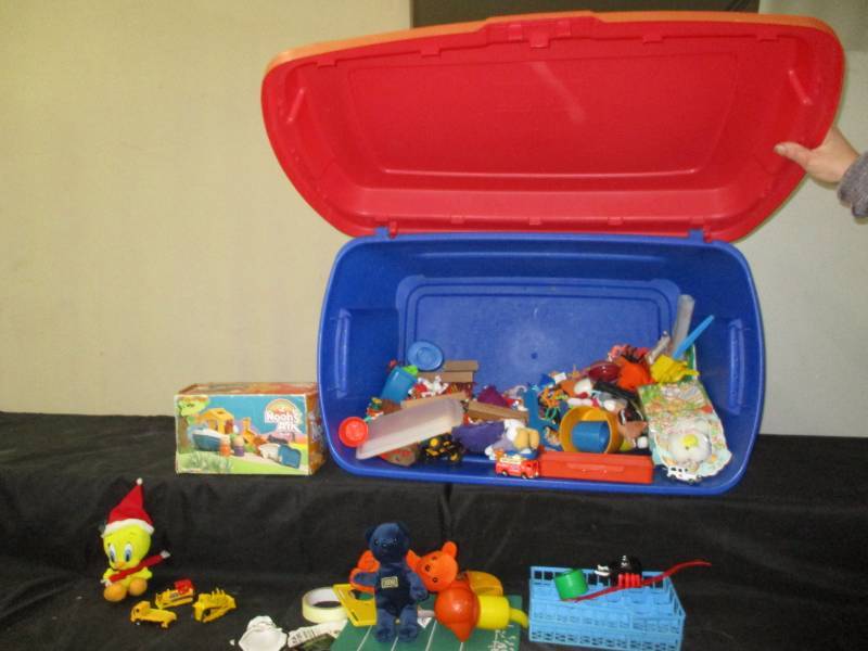 lot 21 image: BIG Tub with lots of misc toys, cars, mcdonalds toys noahs ark set and misc