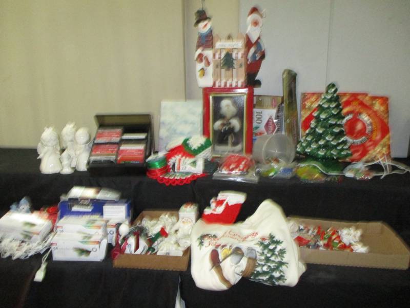 lot 25 image: Nice Christmas Decorations, lights, Tree with dcor lights
