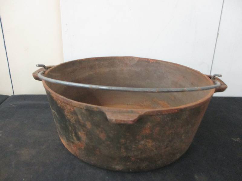lot 27 image: Cast Iron Kettle #10