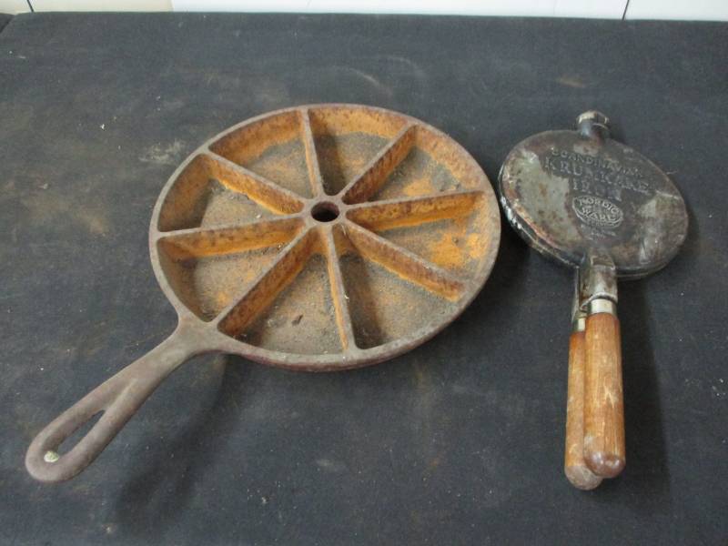lot 30 image: Divided Cornbread pan cast iron and krumkaka iron