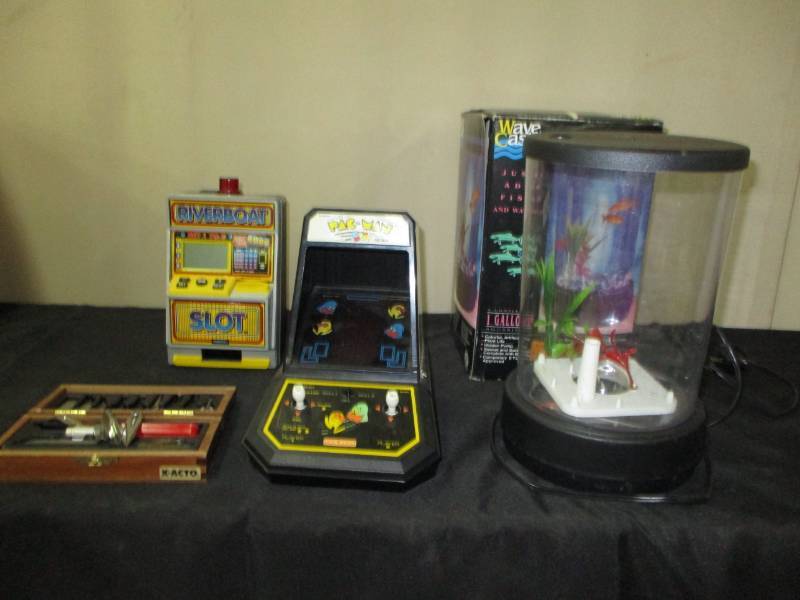 lot 31 image: Mrs Packman Game, Riverboat Slot Machine, Aquarium and exacto knife set