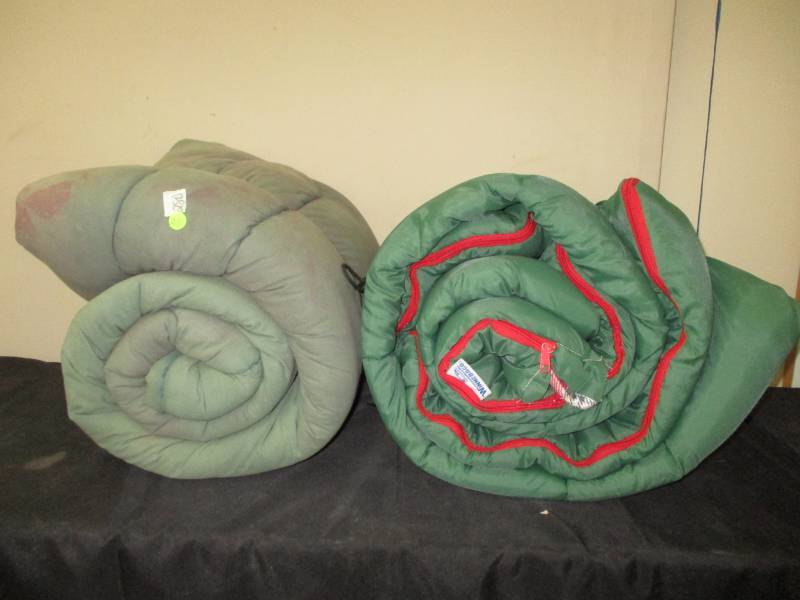 lot 23 image: 2 nice sleeping bags