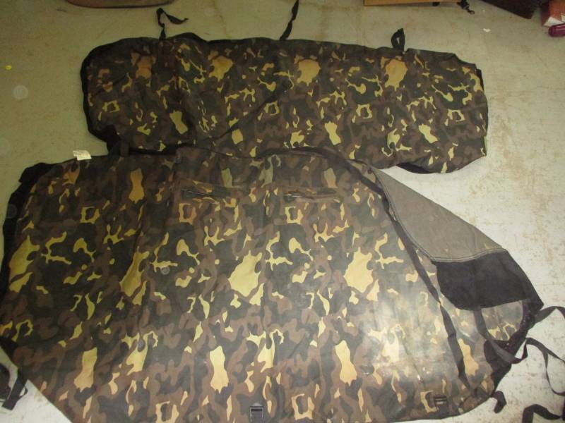 lot 35 image: Camo Seat Covers