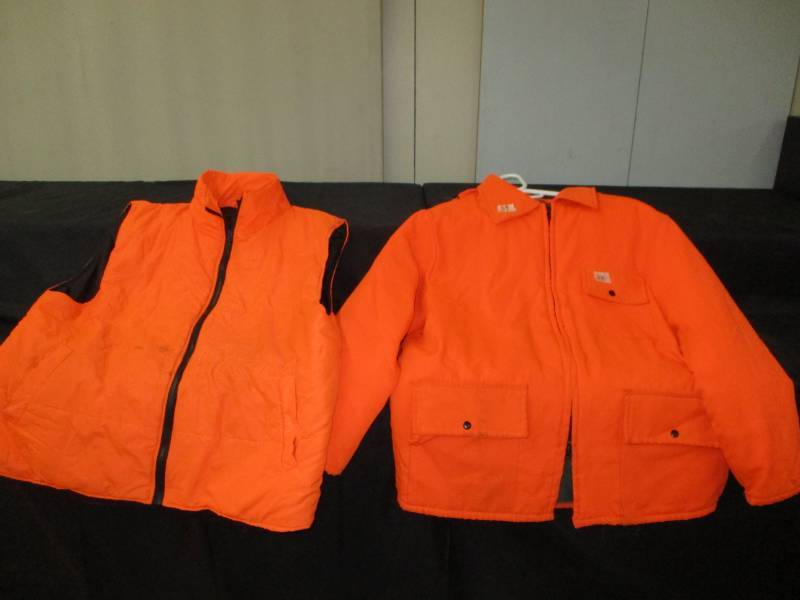 lot 39 image: 2 Xl Coatvests Orange