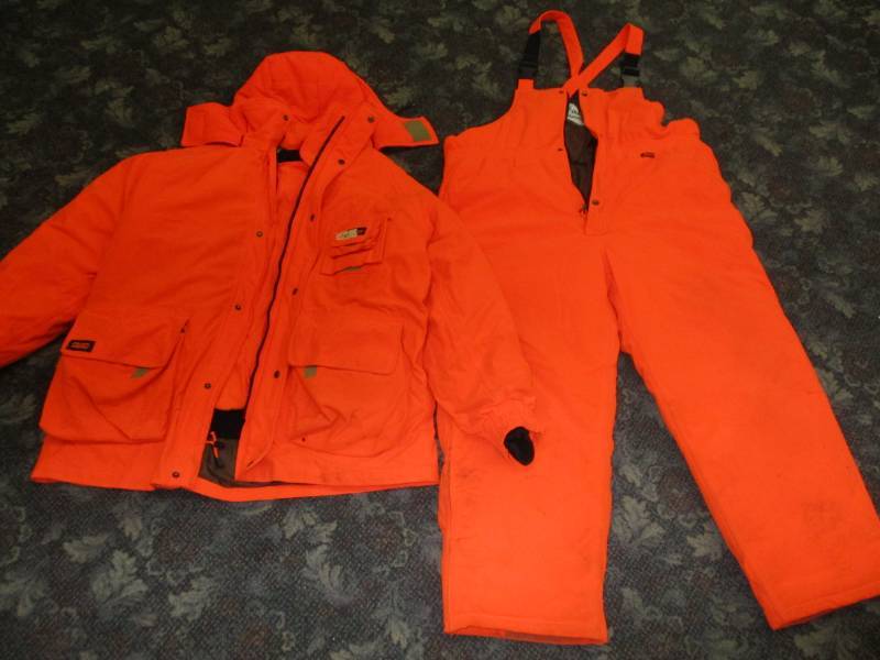 lot 42 image: XXL Insulated Coat and Insulates XXL Bibs, Beautiful Set