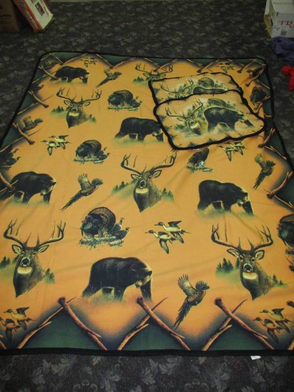 lot 46 image: Queen Comforter with Deer and Bear and 2 Pillow Shams