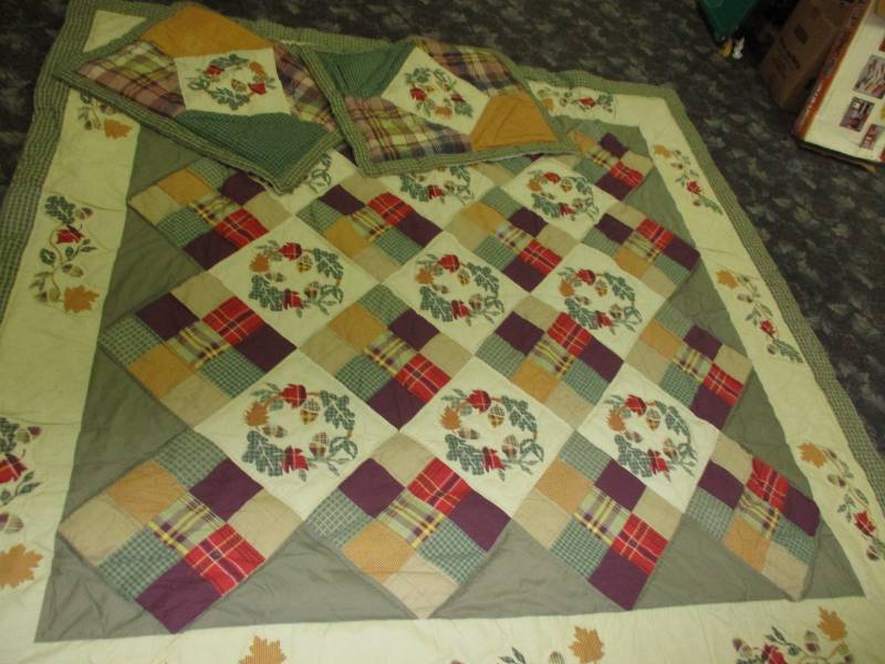 lot 48 image: Queen Size Fall Bedspread with 2 shams