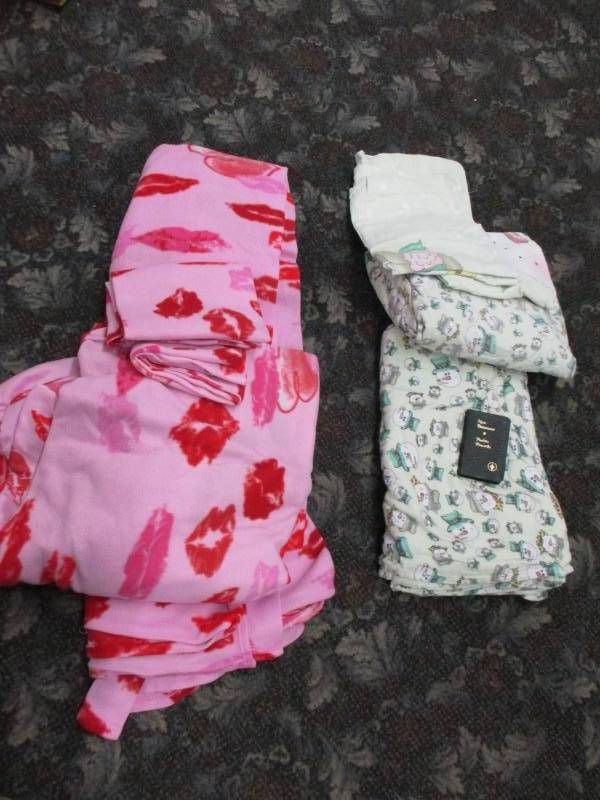 lot 52 image: Full Size Fleece Lip Sheets and Queen Size Flannel Christmas Sheets