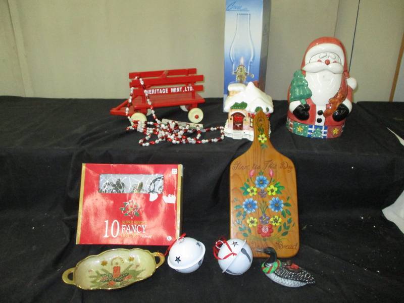 lot 62 image: Misc. Christmas dcor. Wagon, bells
