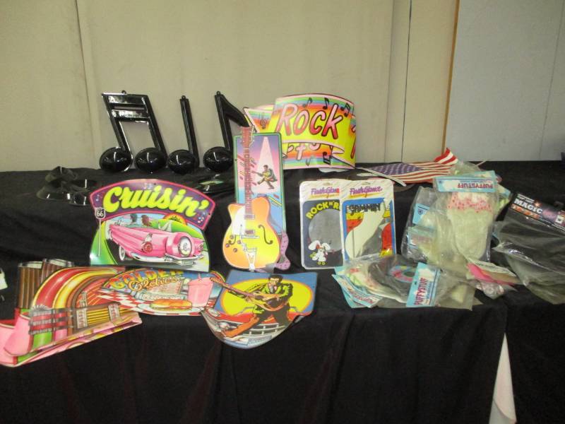 lot 75 image: 50s decorations. Signs, fake records. Party dcor