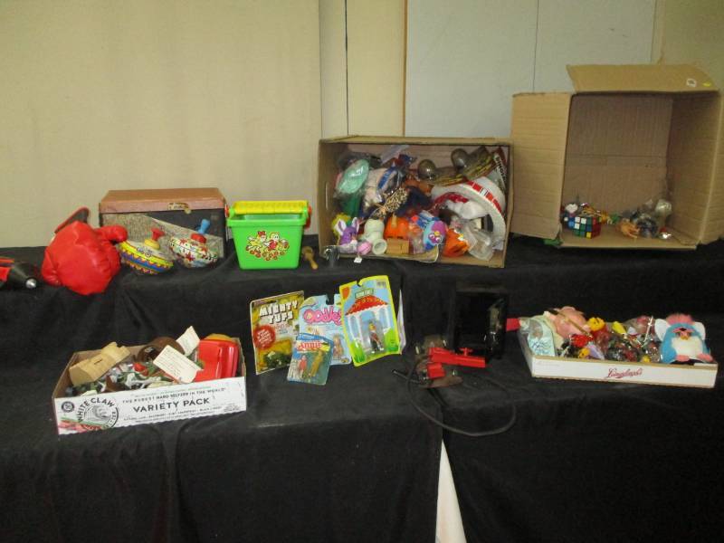 lot 78 image: misc toys. Lots and lots of toys