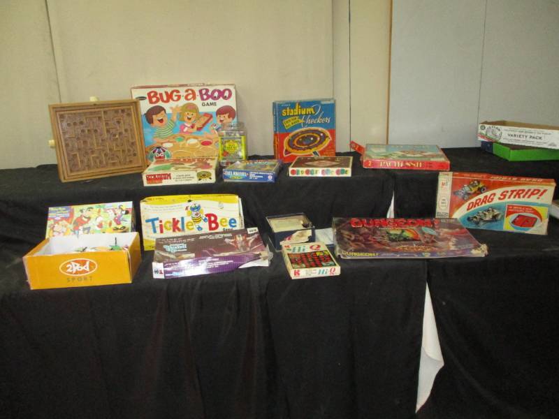 lot 79 image: Varitey of board games. Puzzles