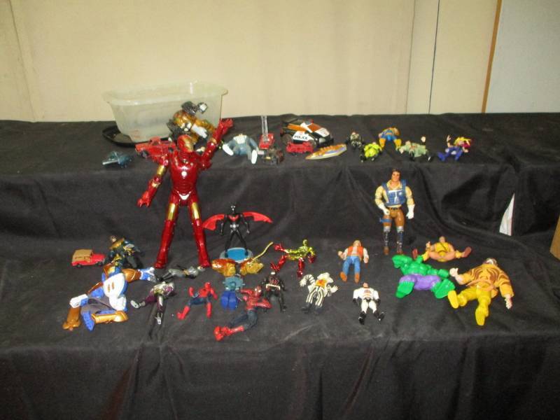 lot 82 image: Action Figures, multiple different characters
