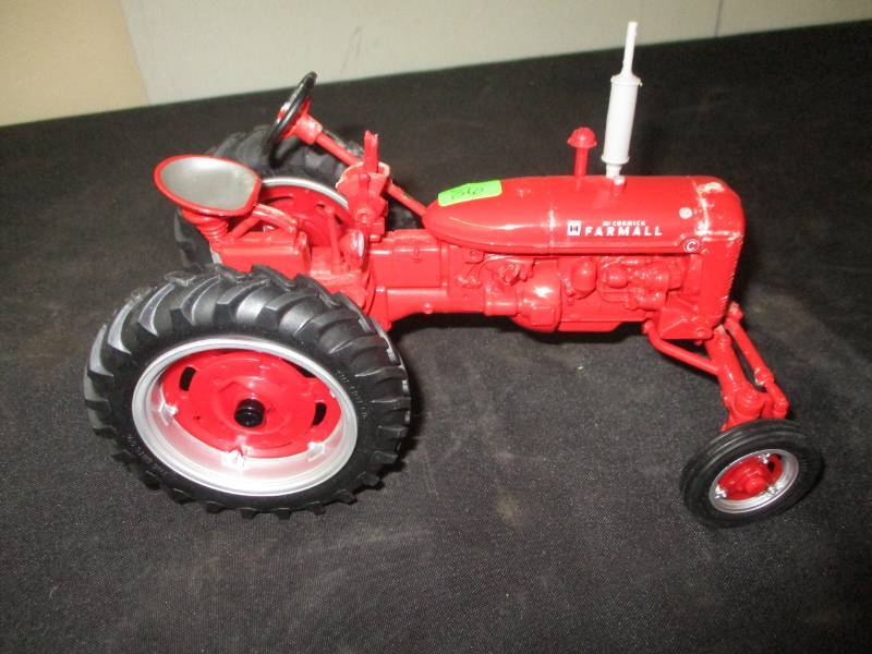 lot 86 image: Farmall McCormick  20639ga