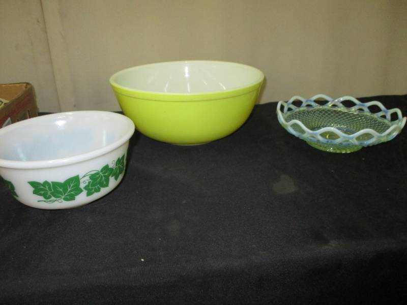 lot 96 image: Pyrex and Anchor Hocking bowls and Beautiful vaseline glass ribboned edges dish