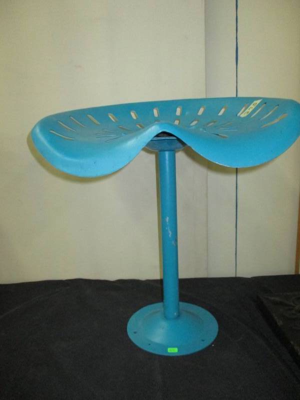 lot 105 image: Old Tractor Seat Stool 18.5  Tall