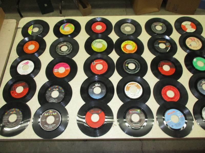 lot 123 image: 30- 45Records