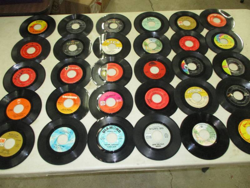 lot 128 image: 30- 45Records