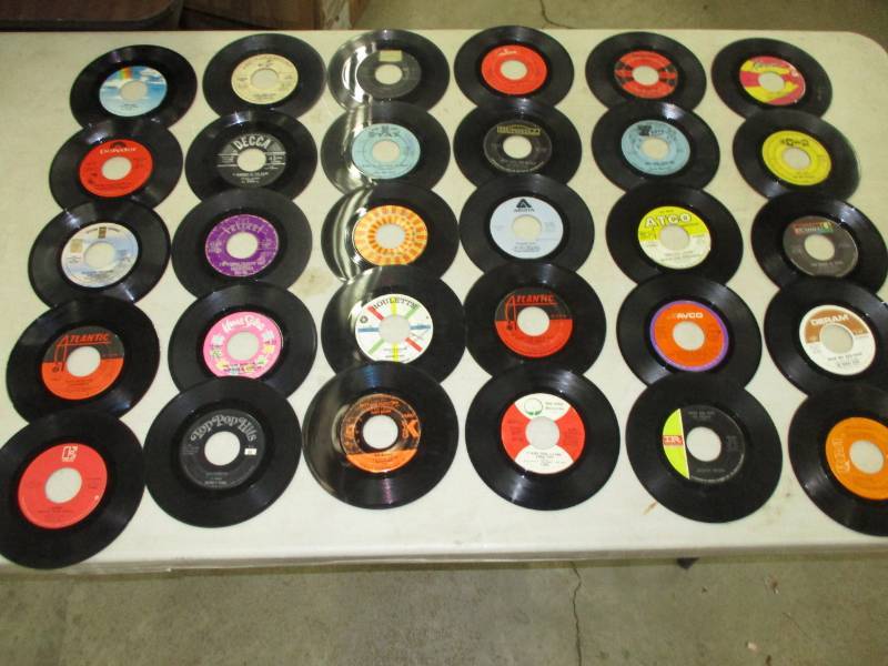 lot 132 image: 30- 45Records