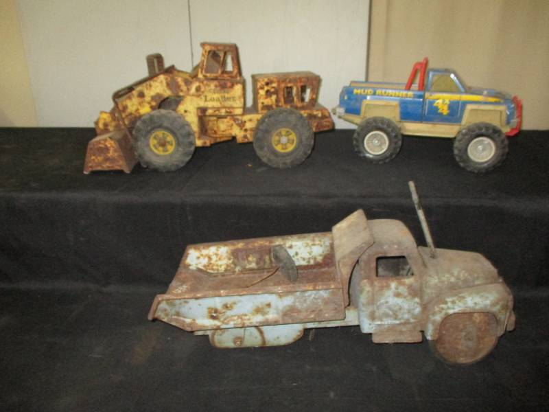 lot 139 image: 3 old toy trucks, one a Tonker Loader