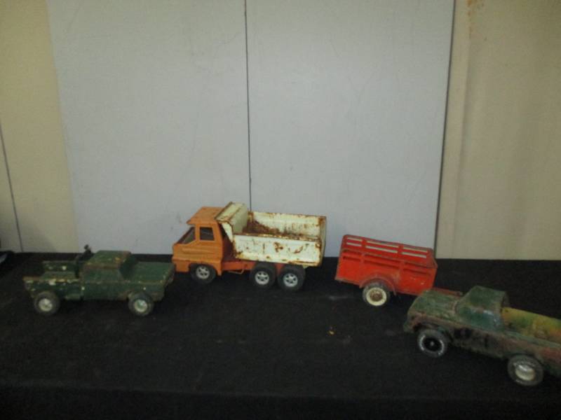 lot 141 image: Antique metal toy trucks
