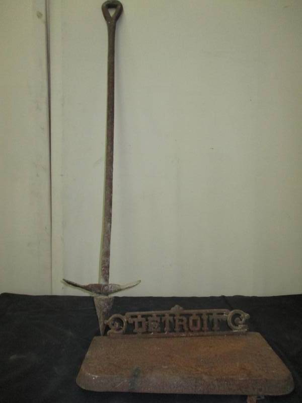 lot 154 image: Rustic antique items
