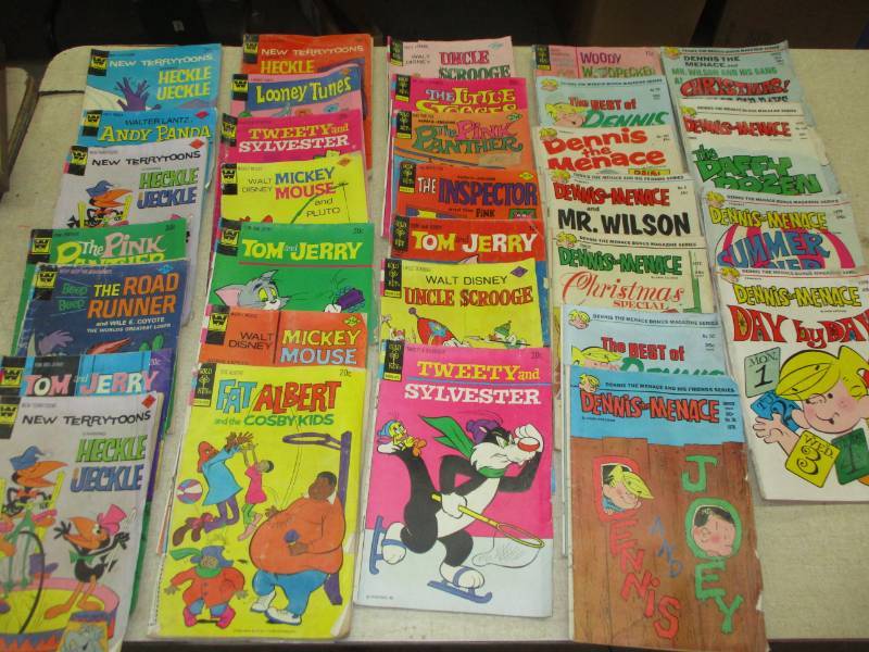lot 181 image: 32 Comics