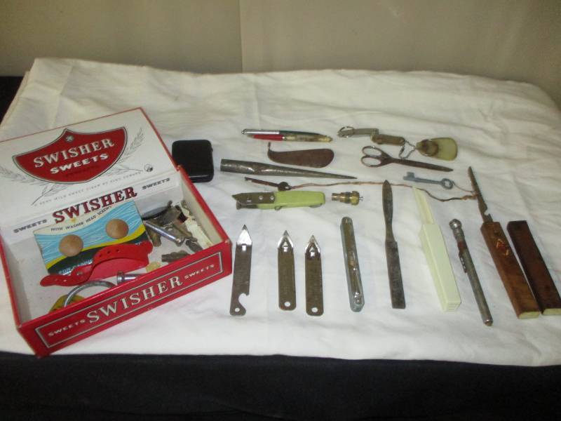 lot 185 image: Collectibles, bottle openers, Hamms and blue ribbon, advertisinf pieces, Swisher box, knive and more