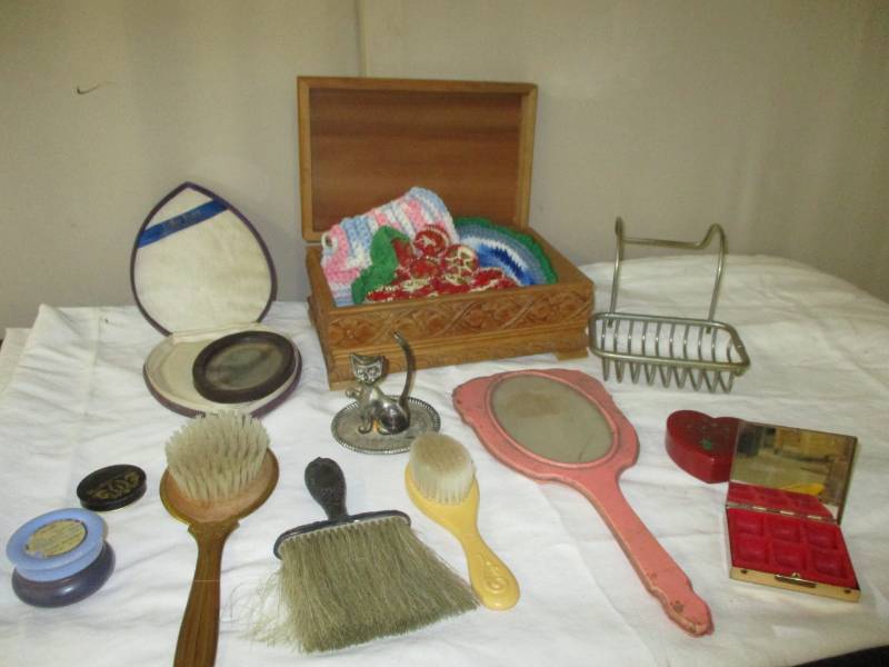 lot 191 image: Vintage bathroom pieces, brishes, makeup itemes, ring holder and more